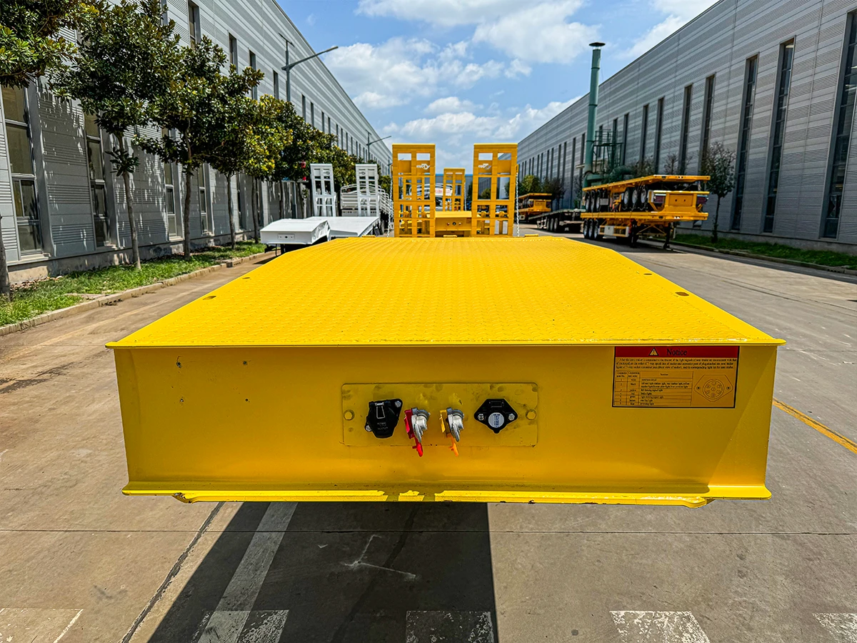 100 ton heavy duty lowbed semi trailer rear end view